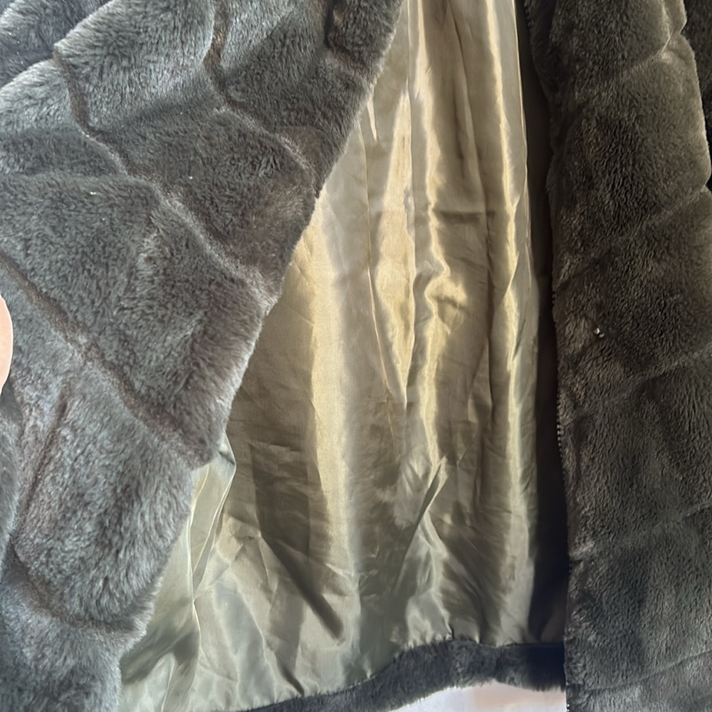 Fluffy olive Jacket - Picture 2 of 3